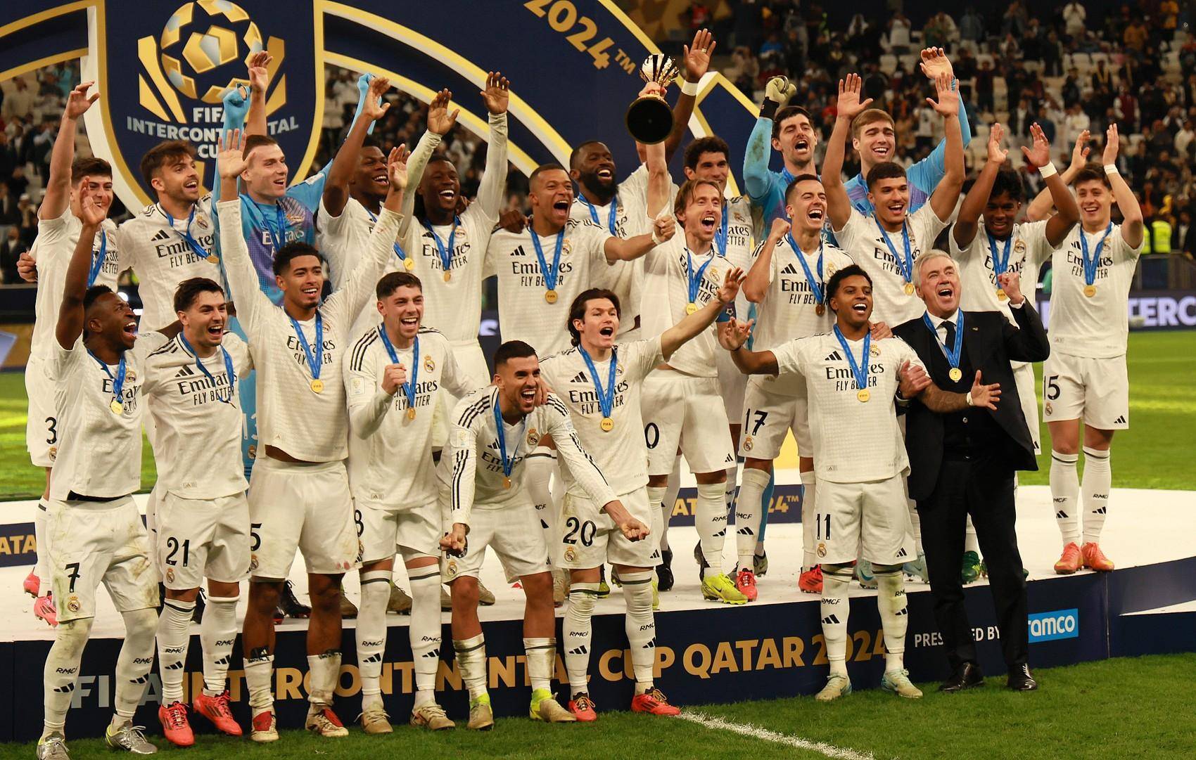 梅西附体！安东尼欧联超车后1V3吊射 10场6球2助打脸曼联+巴西男足（安东尼欧联神作：超车后1V3挑射，近10战6球2助，打脸曼联与巴西男足）